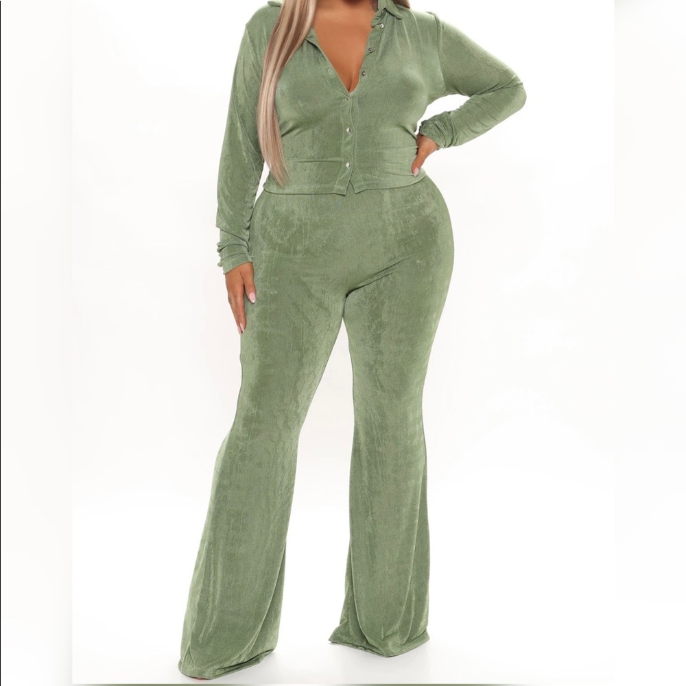 Stretchy pant set. Bright green color & flowy fabric. Can fit sizes 10-16 .